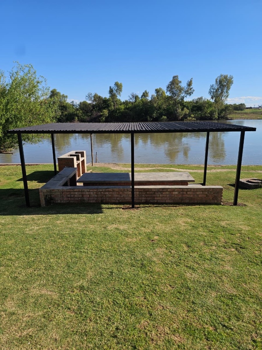 5 Bedroom Property for Sale in Bloemhof North West